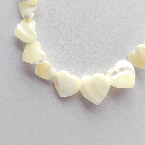 Heart Shaped Mother Of Pearl Beaded Choker Necklace With Gold Tone Clasp - Picture 3 of 6